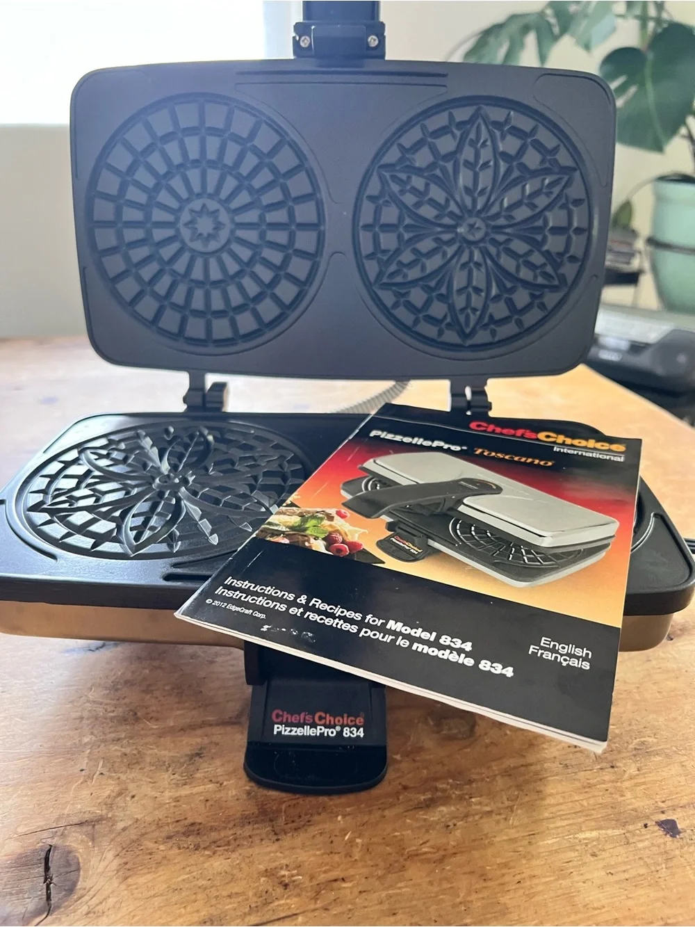 Pre owned Chef's Choice PizzellePro Toscano Model 834, electric waffle iron